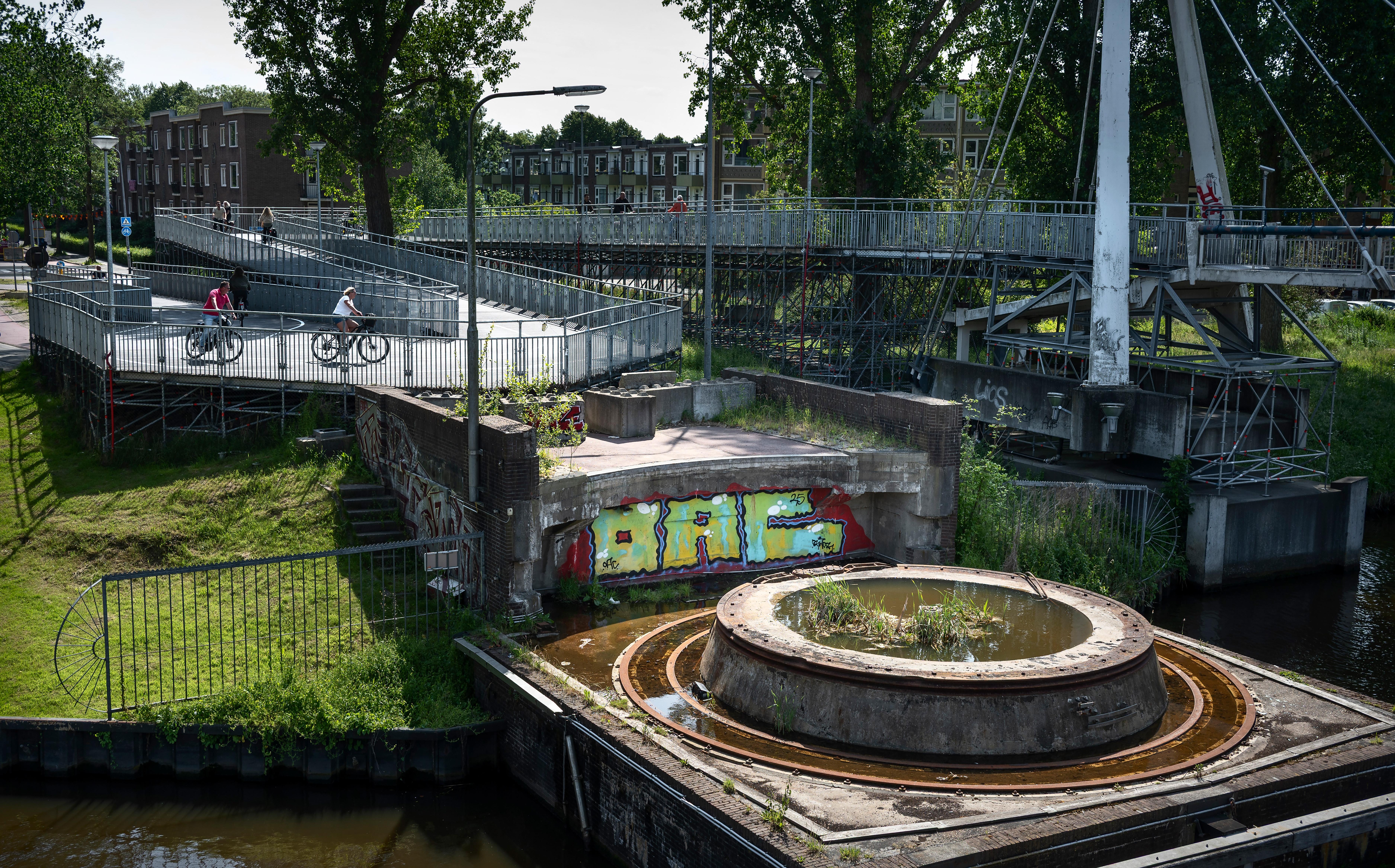 De Gerrit Krolbrug, of beter: wat er van over is.