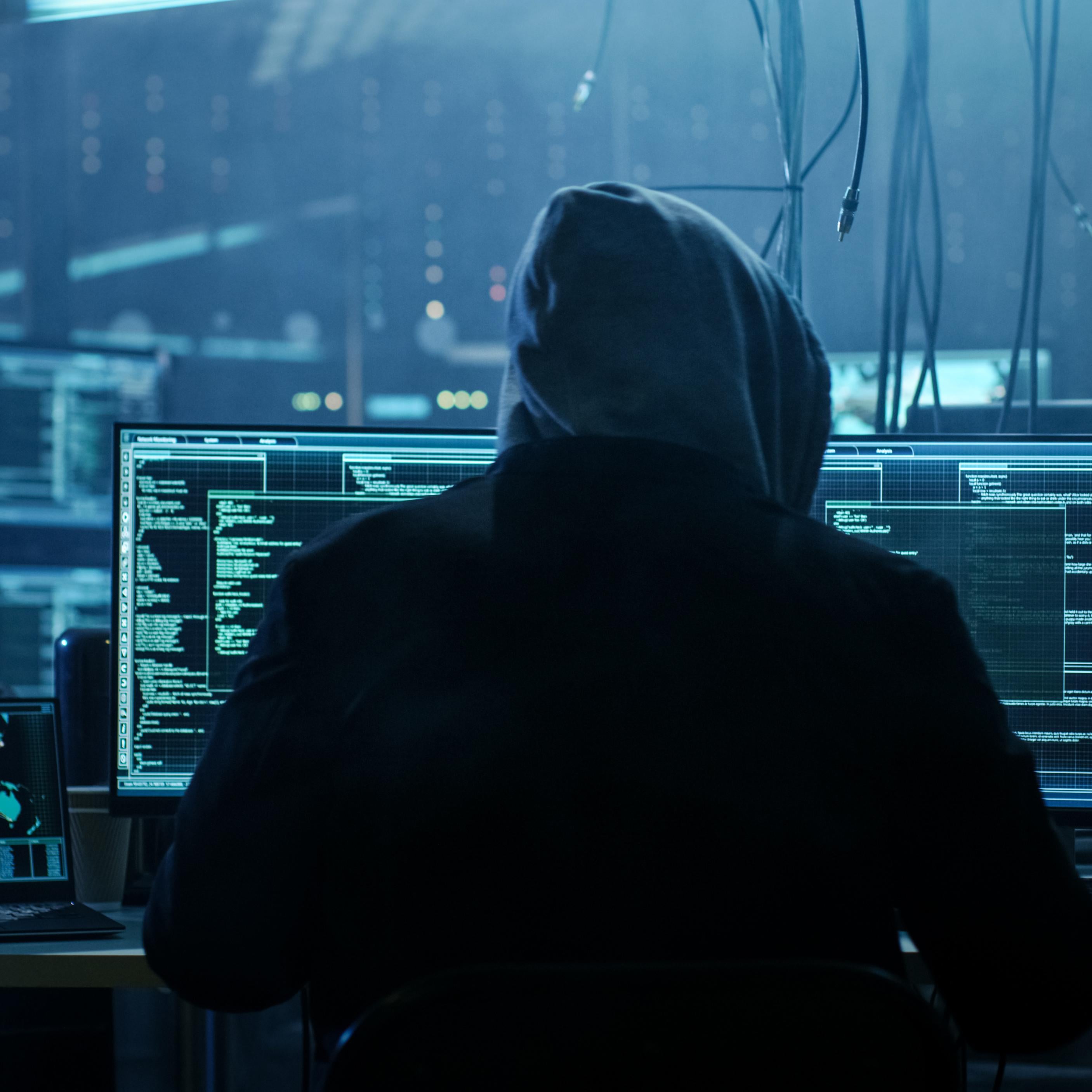Het OM eiste vier jaar cel tegen een man (29) uit Emmen voor het doorverkopen van gestolen persoonsgegevens.