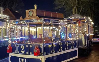 Vanaf 11 december rijdt de verlichte paardentram, gedurende twee weken, weer haar rondjes langs de talrijke verlichte huizen in Veendam en Wildervank.