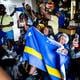 Fans van Curacao in het clubhuis van Caribe in Groningen juichen als hun elftal de 1-1 maakt in de eerste wedstrijd tegen Duitsland.