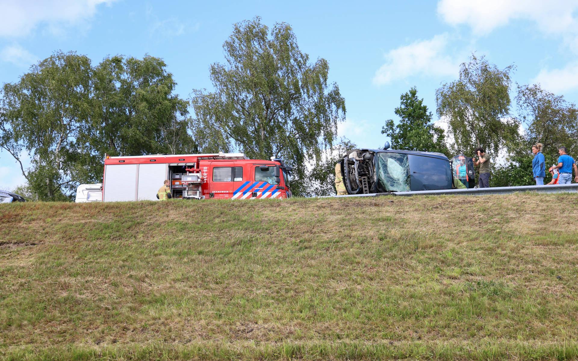 Ernstig ongeval tussen vrachtwagen en auto op N381 bij Beilen.