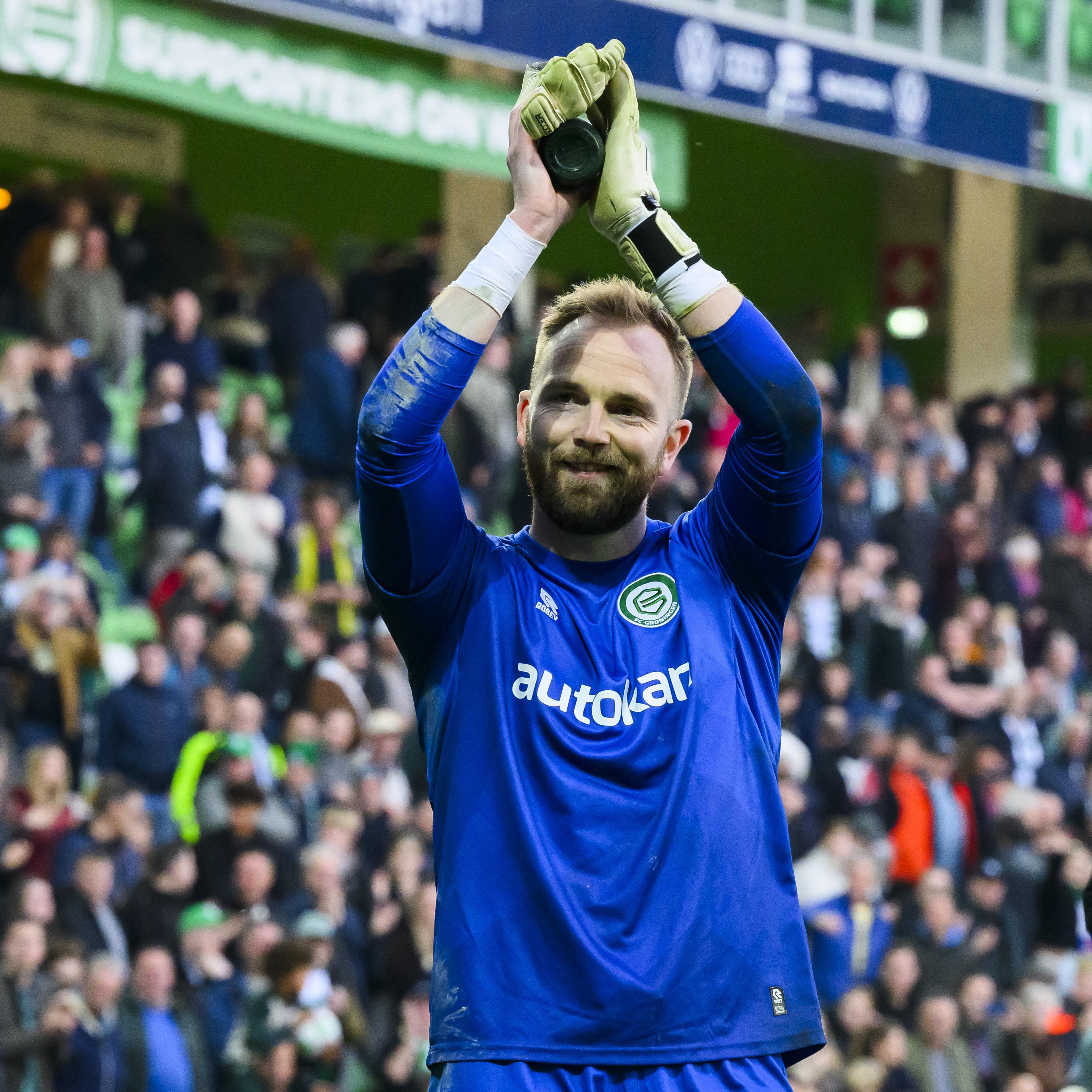 FC Groningen-doelman Hidde Jurjus met Autokan op de borst.