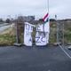 Protestspandoek tegen de komst van een azc op bedrijventerrein Ter Borch bij de ingang naar de Pionierslaan in Eelderwolde.