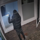Een van de inbrekers bij de woning in Ten Boer.