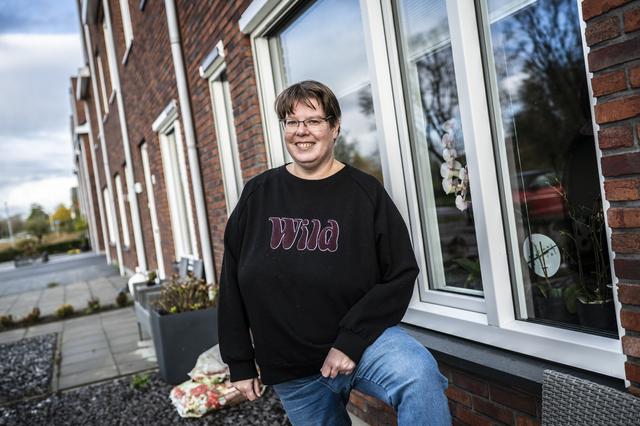Tineke Kornelius heeft talloze constructiefouten in haar nieuwe woning. Ook zij moest veel eigen geld inleggen voor de bouw.