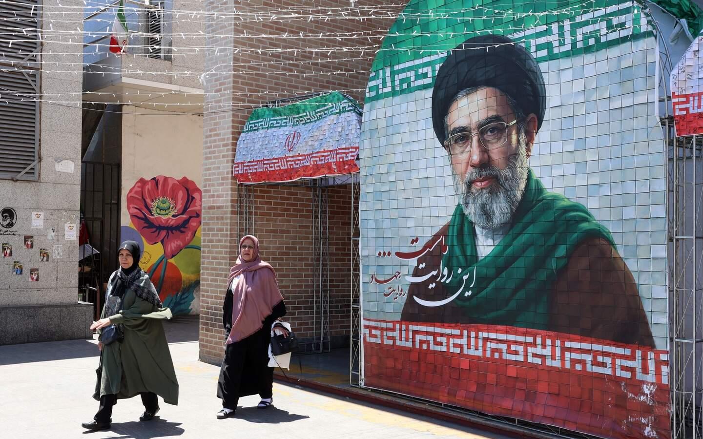 Hoewel de Iraanse opperste leider Mojtaba Khamenei de overeenkomst met de Verenigde Staten heeft goedgekeurd, zegt hij dat hij eigenlijk „een andere mening” had.