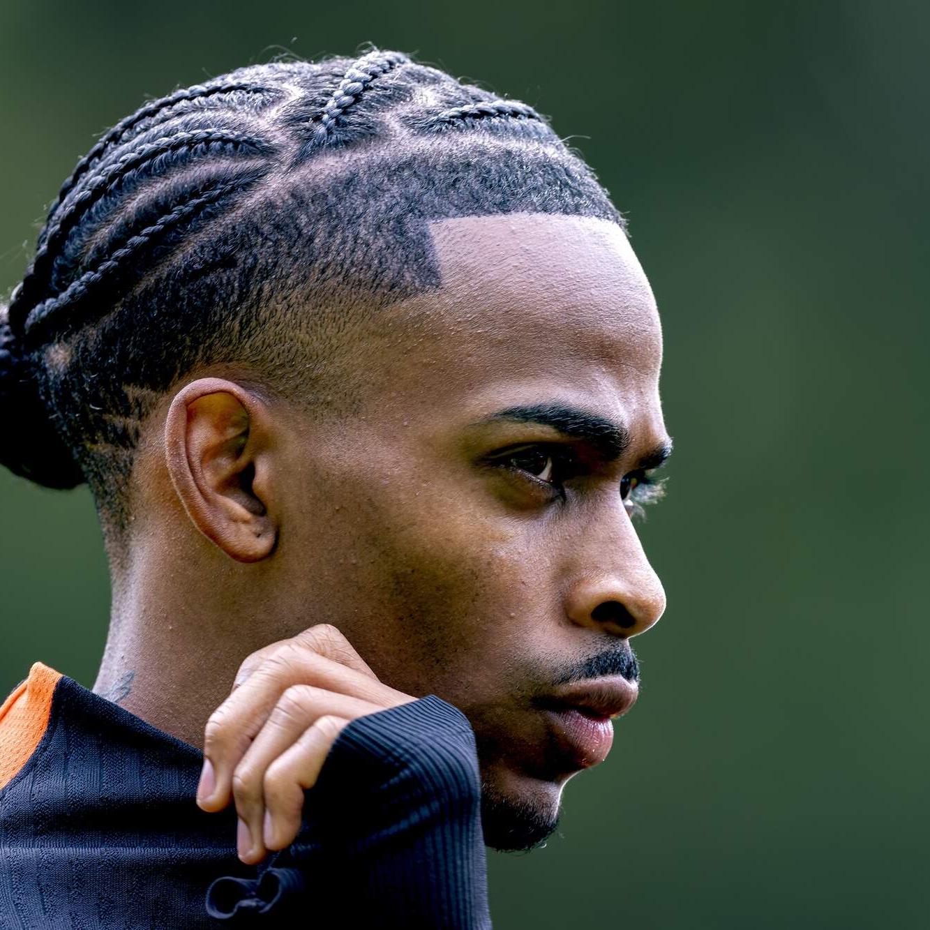 Oranje-internationals Crysencio Summerville (foto), Memphis Depay en Micky van de Ven kunnen zich zaterdag tijdens het tweede WK-duel met Zweden geen kaart permitteren.