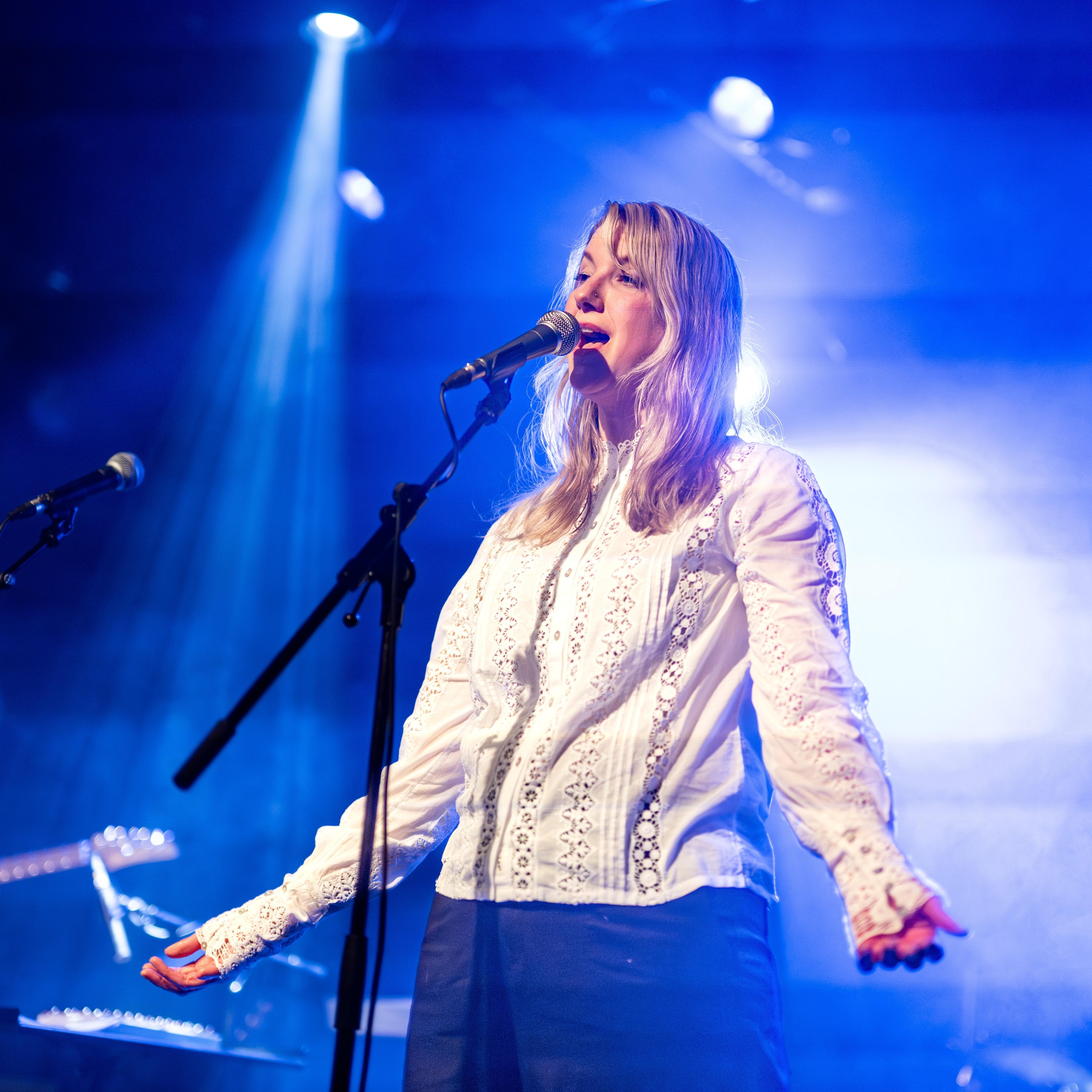 Irene Wiersma onderzoekt op haar nieuwe album toxische relaties, stalking, narcisme, grensoverschrijdend gedrag en traumabindinging.