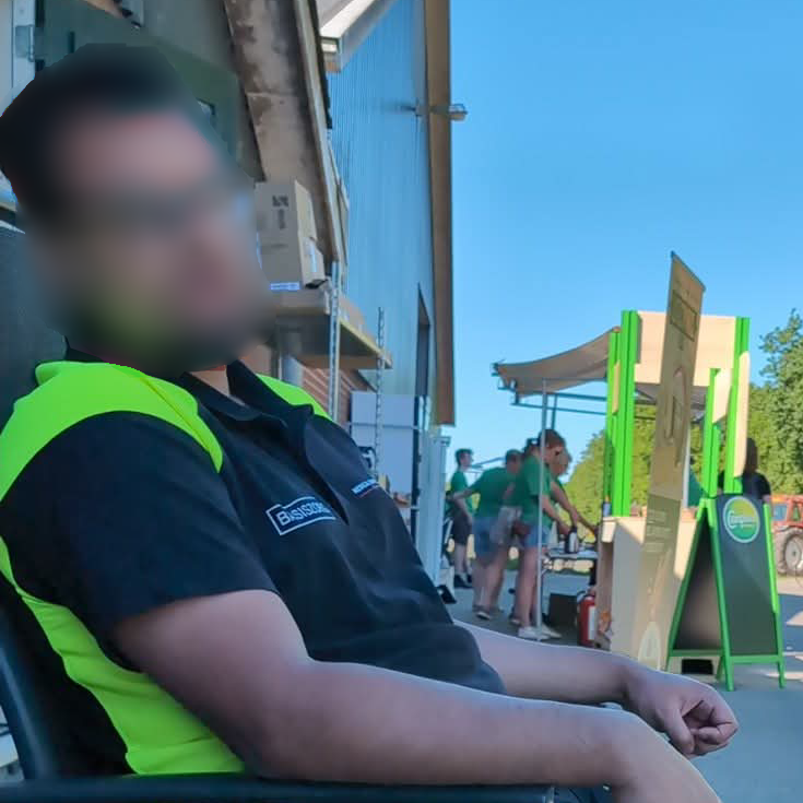 De nep-ambulancebroeder op de boerderijdag in Marum, waar hij zich onder een valse naam had gemeld.