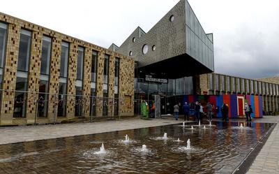 Huis van Cultuur en Bestuur in Hoogezand.