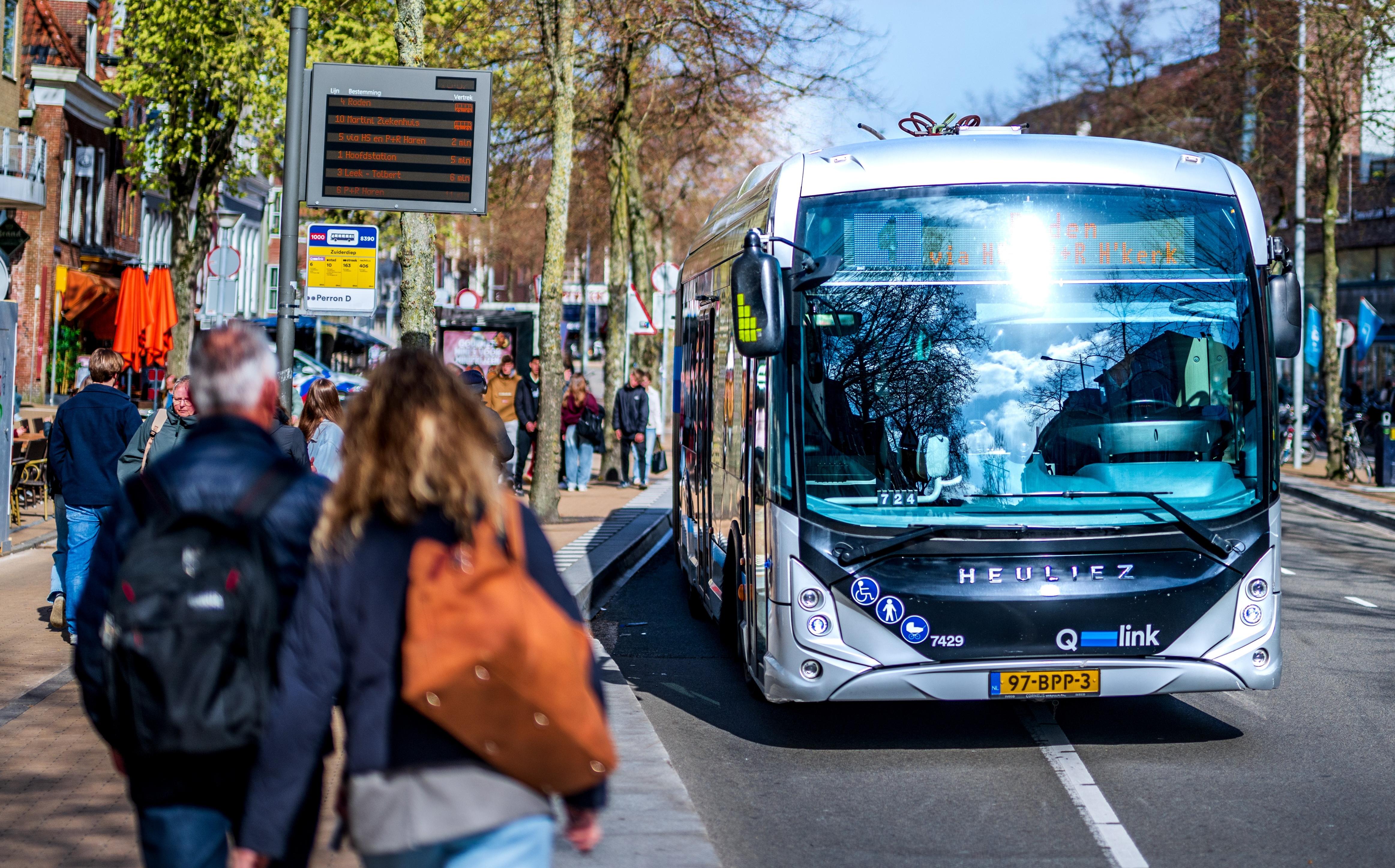 Het regionale OV-bureau vreest dat buslijnen door de stad Groningen onder druk komen te staan als de maximumsnelheid naar 30 km/u gaat.