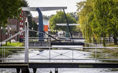 Bruggen over het Pekelder Hoofddiep, die de Feiko Clockstraat met de Hendrik Westerstraat verbinden.