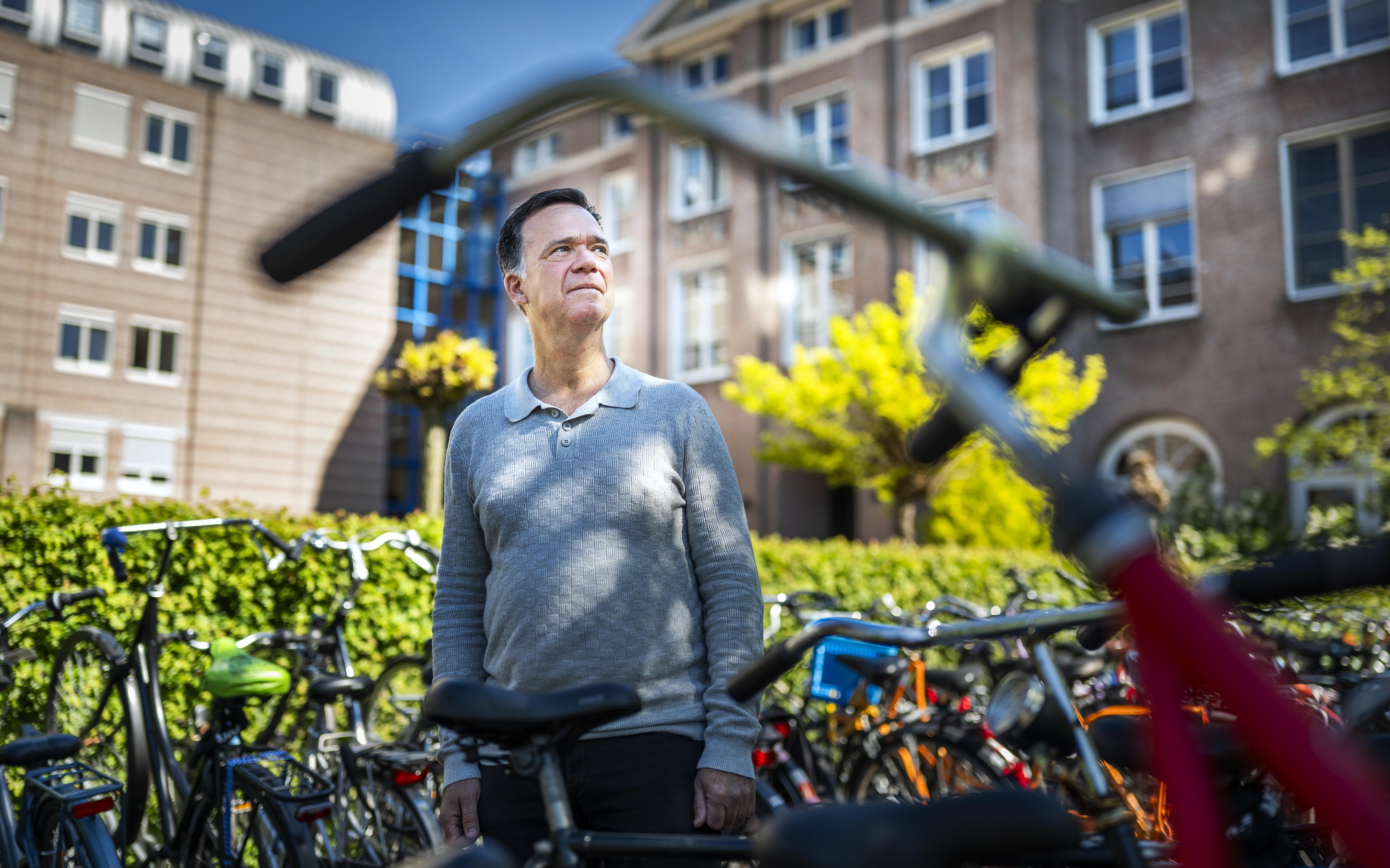De inzet van mensen met een arbeidsbeperking bij de universiteit begon met de aanpak van verkeerd geparkeerde fietsen.