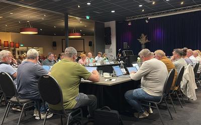 De gemeenteraad van Westerwolde vergadert in Partycentrum de Meet in Bellingwolde.