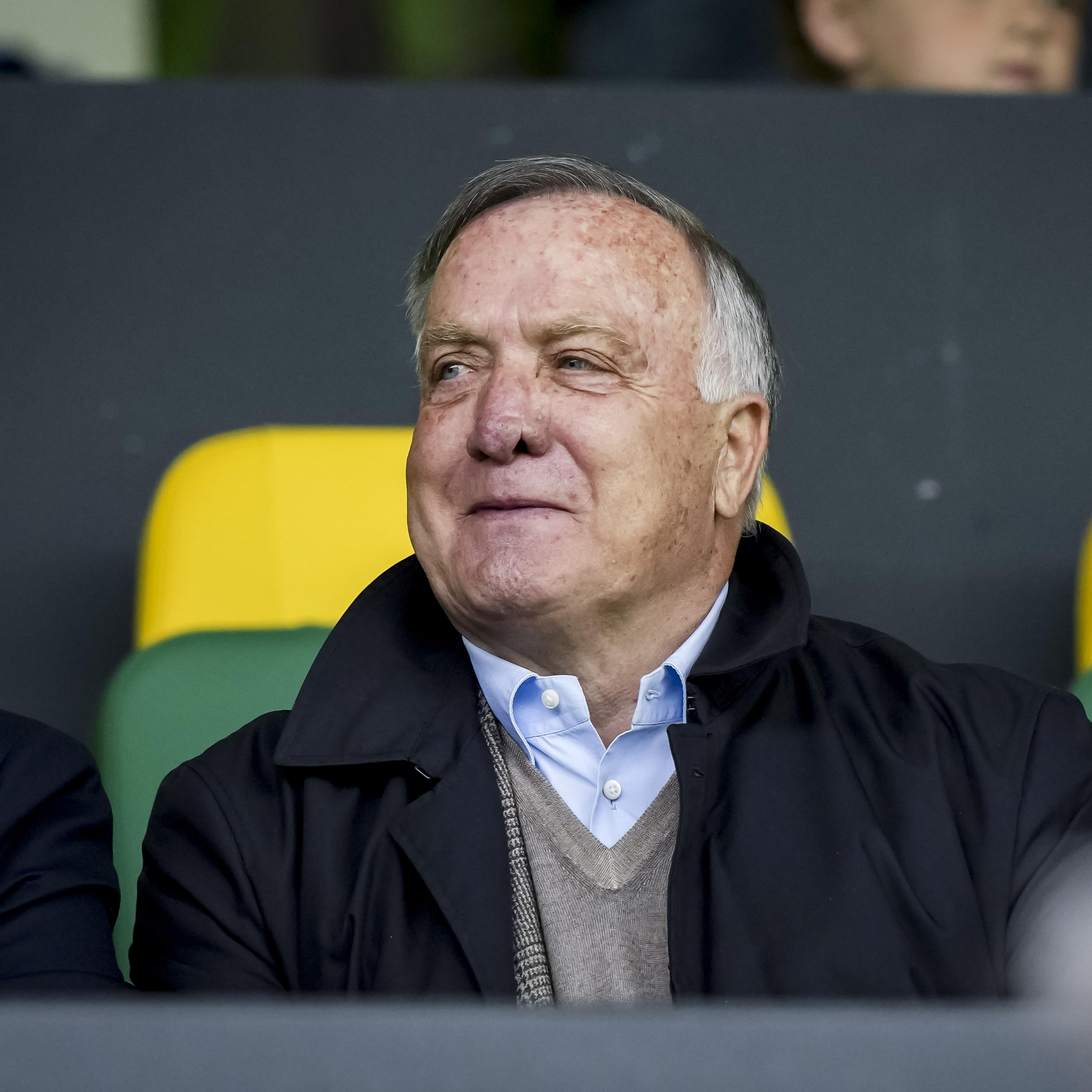 Dick Advocaat op de tribune van de eredivisiewedstrijd Fortuna Sittard-Feyenoord.
