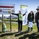 Stijn ten Hoeve (tweede van links, bij een actie in de Eemshaven) stond jaren op de barricaden voor de Partij voor de Dieren, maar gaat solo verder in de Groninger Staten.