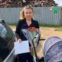 Laura Mulder bij de vindplek in Winschoten.