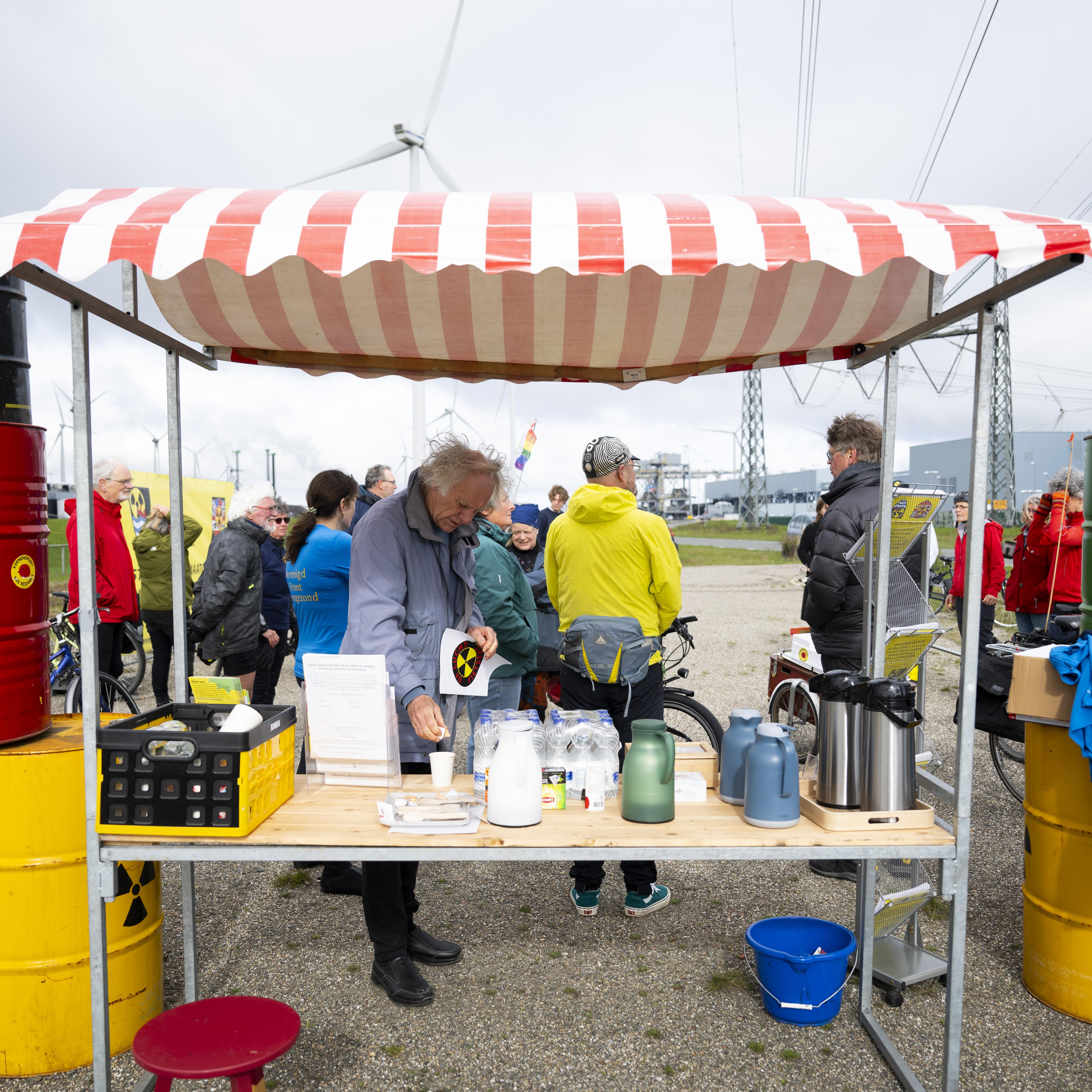 Recent protest in de Eemshaven tegen de mogelijke komst van kerncentrales.
