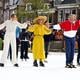 Prinses Ariane, koningin Máxima en koning Willem-Alexander op de schaats tijdens de viering van Koningsdag in Dokkum.