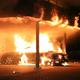 Brand in auto slaat over op woningen in centrum van Hoogeveen.