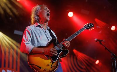 Erwin Java tijdens het Holland International Blues Festival in Grolloo.