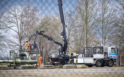 Werkzaamheden op gaswinningslocatie in Schoonebeek, een van de twee putten waar de NAM afvalwater wil injecteren. Foto: Marcel Jurian de Jong