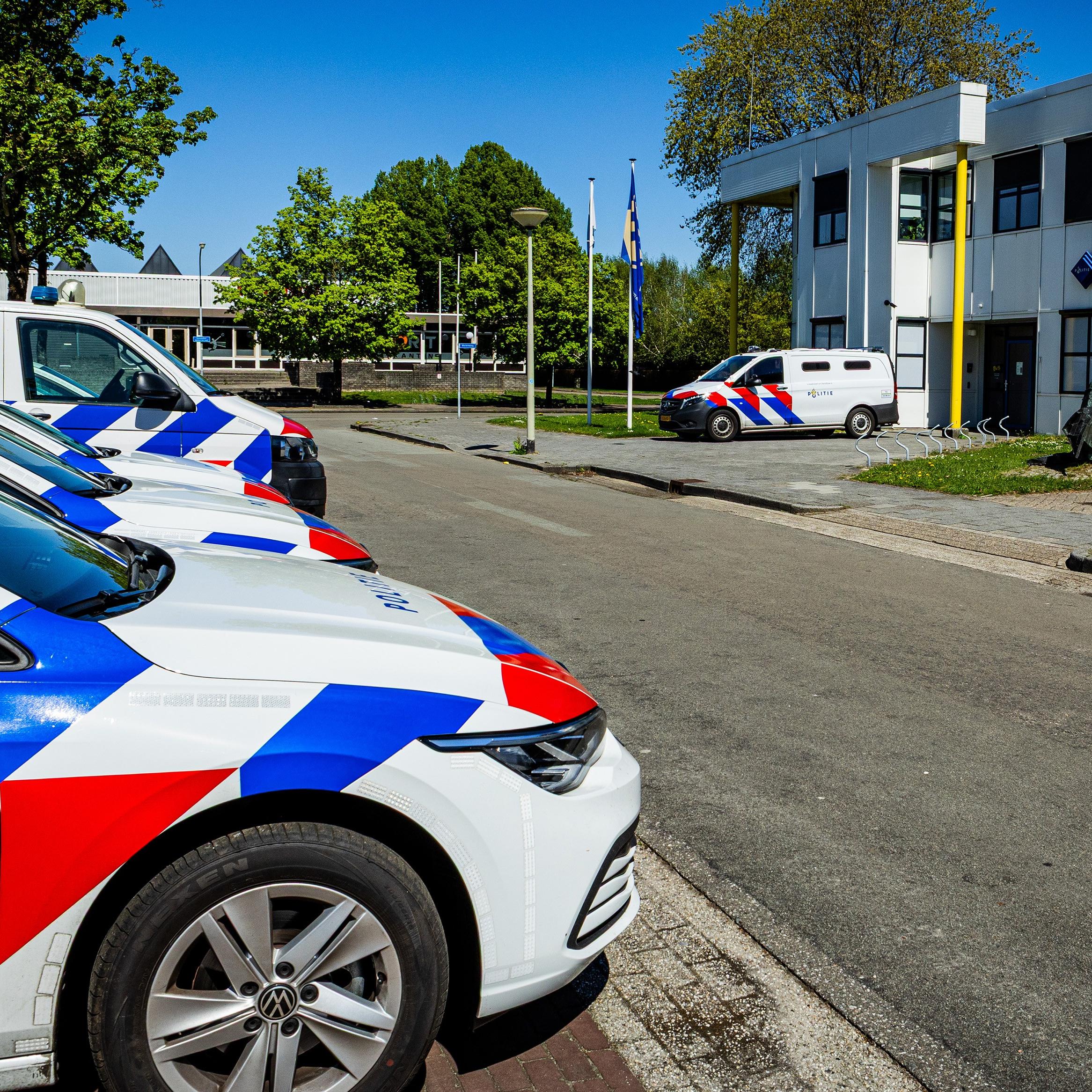 Het politiebureau aan de Molenweg bij het centrum van Ter Apel.