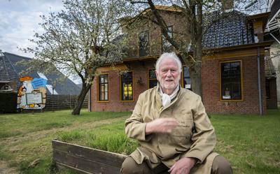 Klaas Smit, de oprichter van Abrahams Mosterdmakerij in Eenrum, doet aangifte van diefstal over het volgens hem onrechtmatige gebruik van de naam.