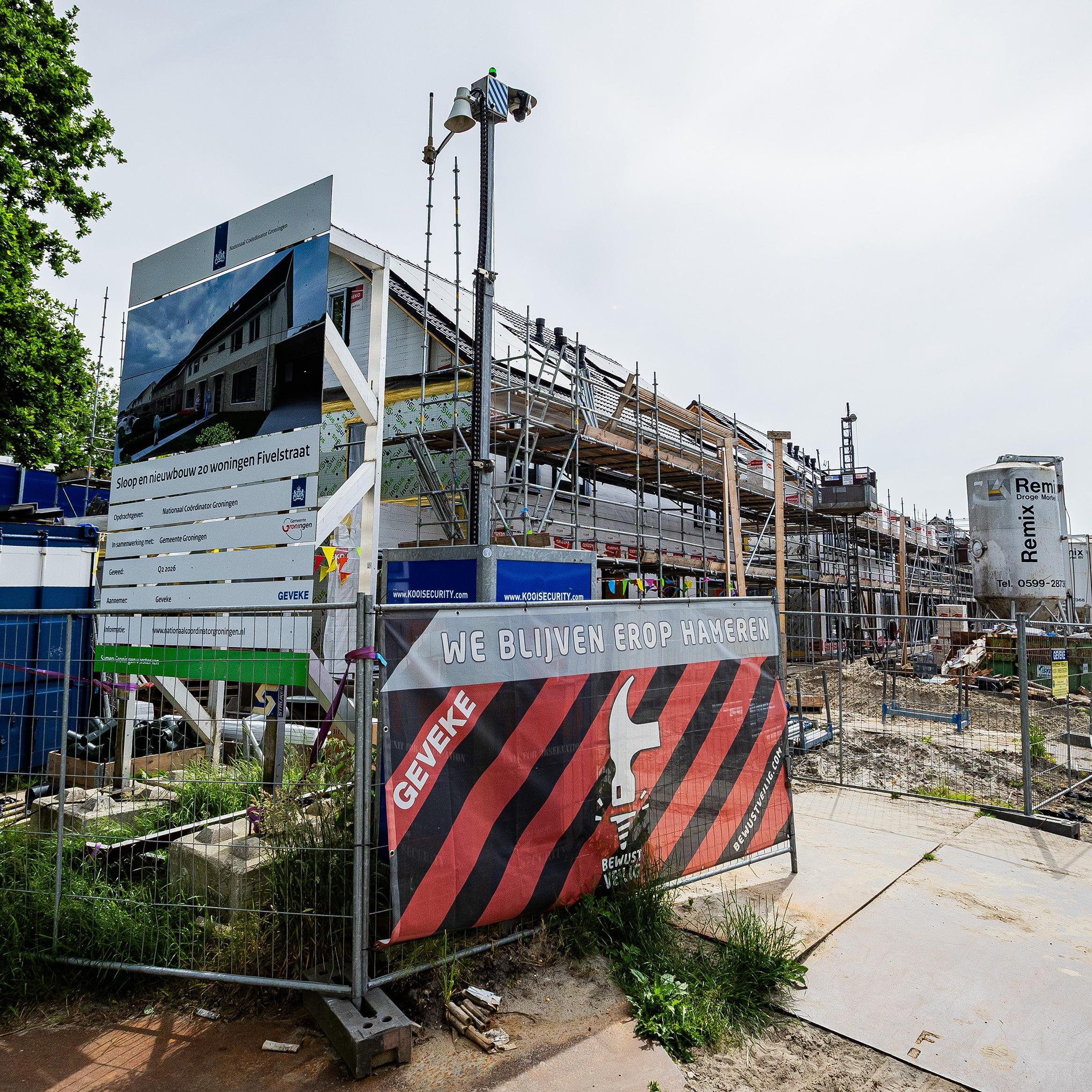 Sloop en nieuwbouw van 20 woningen aan de Fivelstraat in Ten Boer.