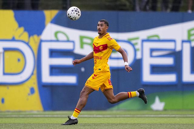 Yanis Dede Lhomme in actie voor zijn oude club in Parijs.