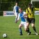 Een fel duel tussen Eext-speler Anne Hofsteenge (links) en KSC-speler Duuc de Zwart. Eext zegevierde met 2-1.