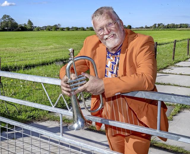 Henk de Haan organiseert personeels- en teamuitjes. Met zijn bugel zorgt hij voor een onvergetelijke gezellige dag.