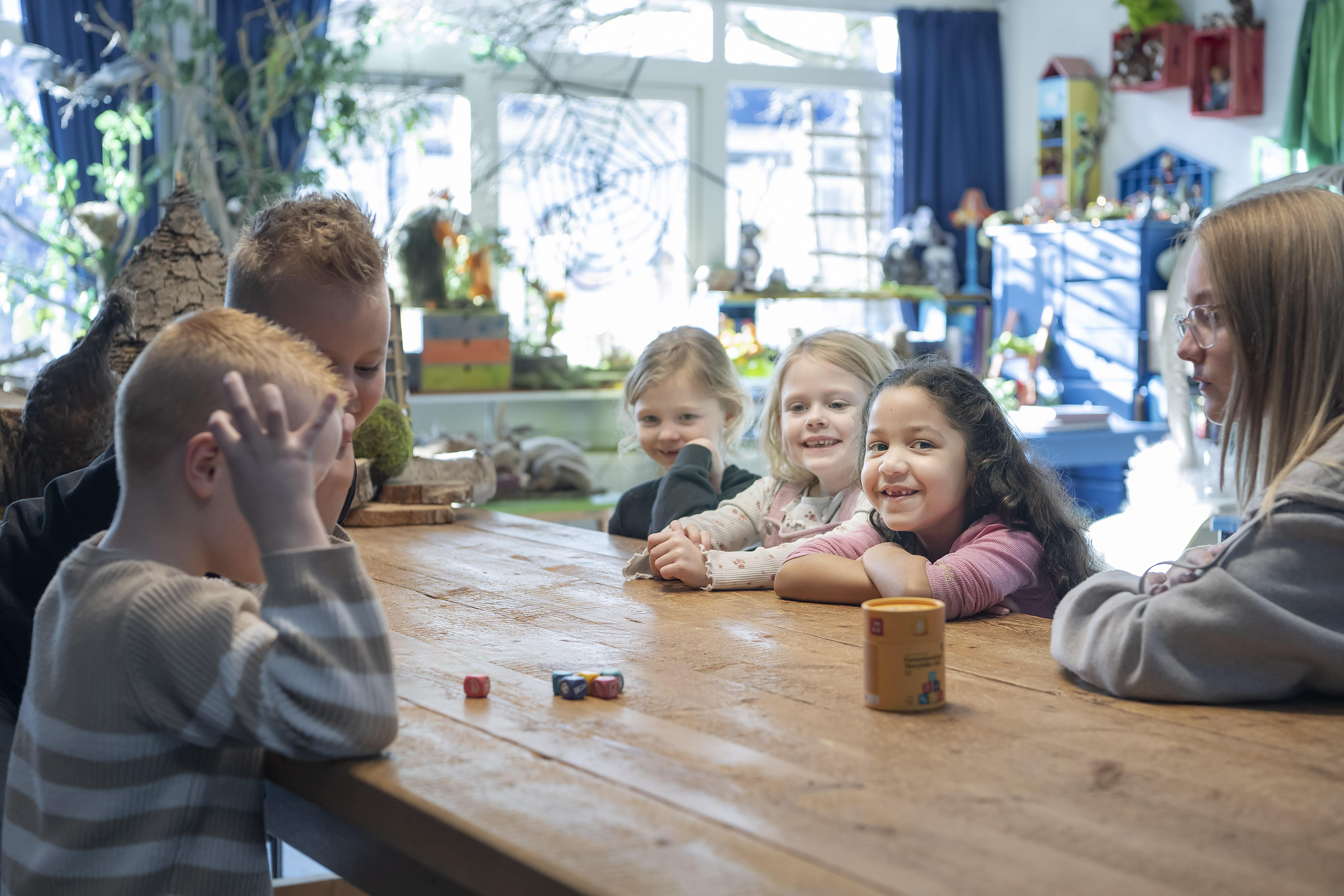 Leerlingen van IKC Trianova in Leeuwarden kunnen dankzij de subsidie Kansen voor Kinderen in Leeuwarden-Oost gratis naschoolse activiteiten doen.