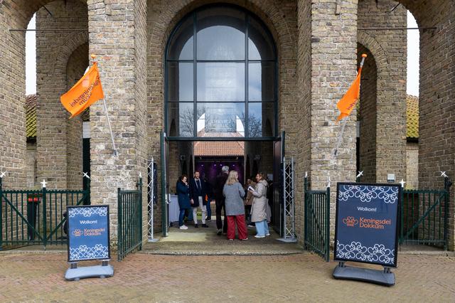 Koning Willem-Alexander viert op maandag 27 april zijn 59ste verjaardag in Dokkum.