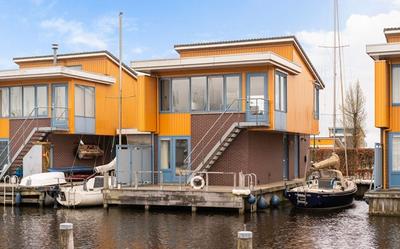 In Heeg staat deze vakantiewoning te koop.